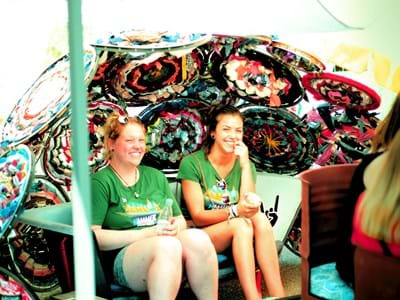 Gemeinsam anpacken macht Spaß: die „Hammerhelfer“ beim Festival